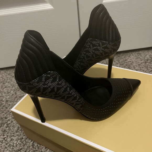 Michael Kors Pumps - Picture 2 of 5